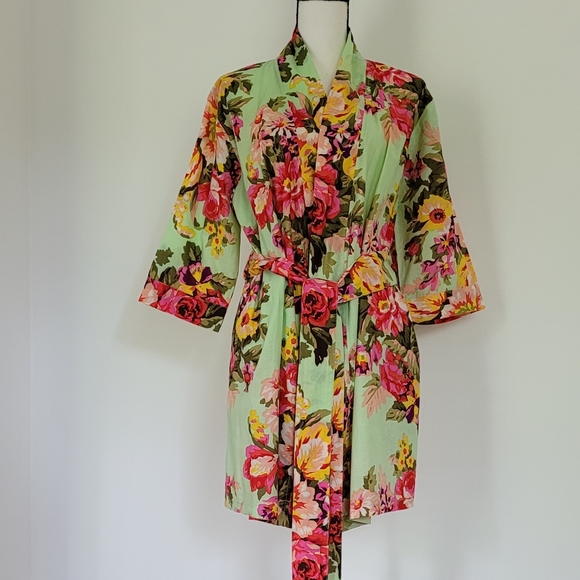 Sandy Rogers Robe 🎊3 for $35🎊 - Picture 15 of 16